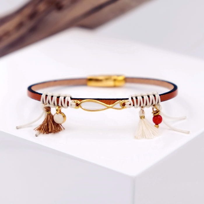 Χειροποίητο δερμάτινο βραχιόλι Χειροποίητο δερμάτινο βραχιόλι