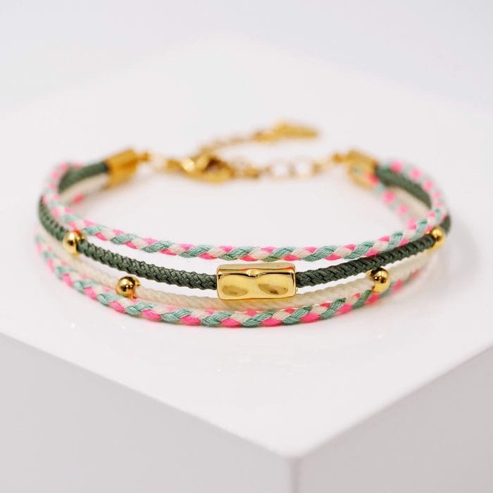 Βραχιόλι με βαμβακερά κορδόνια Βραχιόλι με βαμβακερά κορδόνια